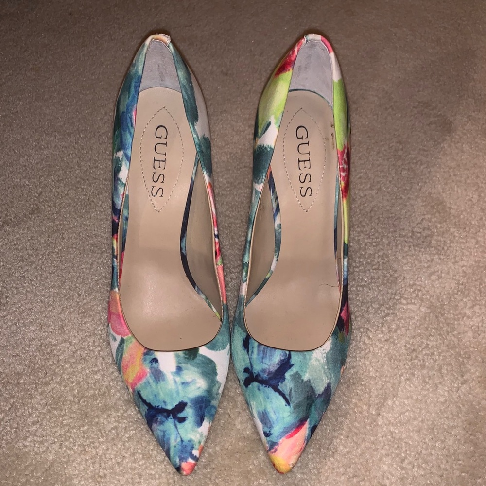 Floral Guess Pumps